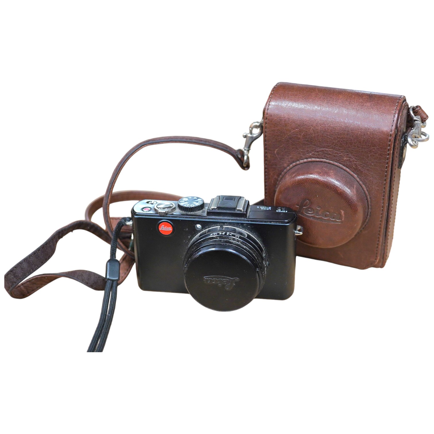 A Leica D-LUX 5 digital camera no.4088481 with leather case and charger. Condition - good